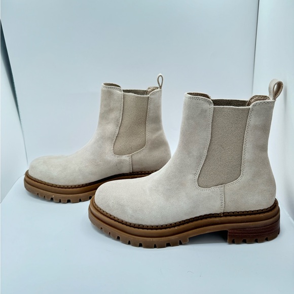 Steve Madden Shoes - Steve Madden Natural Suede Boots Chelsy Size 8